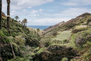 Température en décembre aux Canaries avec un petit village côtier